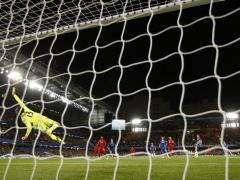 النفط يهبط بسبب 