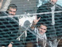 أربعة أسرى يواصلون الإضراب عن الطعام