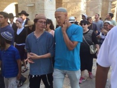 مستوطنون يقتحمون الاقصى بحماية قوات الاحتلال