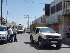 حملة مداهمات وتفتيش في بلدة بيت أمر