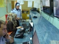 الشرطة تحقق أمنية سيدة بالتطوع للعمل في الشرطة بالخليل‎