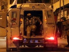 اعتقال 23 مواطناً بينهم عائلة من الأمعري