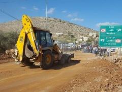 فتح مدخل عقربا جنوب نابلس بعد شهرين من إغلاقه