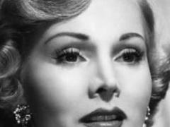 وفاة إحدى نجمات هوليوود عن عمر 99 عامًا