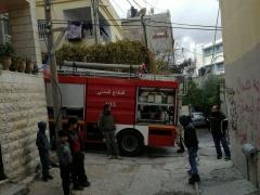 بالصور : السيطرة على حريق منزل  في دهيشة جنوب بيت لحم