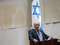 لجنة الكنيست تبحث رفع الحصانة عن غطاس وقرار بمنعه من السفر