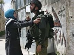 الاحتلال يعتقل  مواطنة بدعوى حيازتها سكين قرب قلقيلية