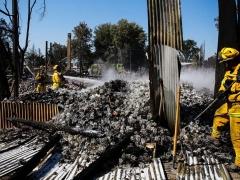 الخليل - الدفاع المدني يسيطر على حريق منزل في بيت كاحل