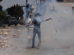 اصابة العشرات بحالة اختناق في بلعين غرب رام الله