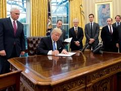 بصورة واحدة وزيرة سويدية ترد على ما فعله ترامب