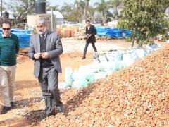 قلقيلية: وكيل وزارة الإعلام ينظم جولة تضامنية في المناطق المعزولة خلف الجدار