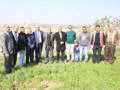 قلقيلية: وكيل وزارة الإعلام ينظم جولة تضامنية في المناطق المعزولة خلف الجدار