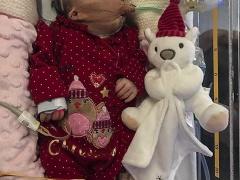 أُم ترفض التخلي عن طفلتها وتعيش معها 16 يومًا بعد وفاتها