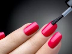 خطوات بسيطة للحصول على طلاء أظافر مثالي بدل الذهاب لصالونات التجميل