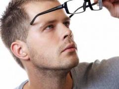 هل ارتداء النظارات يحسّن الرؤية أم يجعلها أسوأ؟