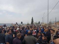 إغلاق مدخل “هارجيلو” احتجاجا على تأجيل تسليم جثمان الشهيد الاعرج