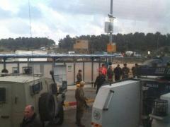 صور وفيديو| إصابة فتاة فلسطينية بجروحٍ خطيرة جراء إدعاء الاحتلال تنفيذها عملية دهس