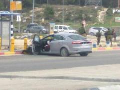 صور وفيديو| إصابة فتاة فلسطينية بجروحٍ خطيرة جراء إدعاء الاحتلال تنفيذها عملية دهس