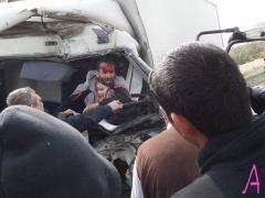 (محدث) بالصور- مصرع مواطن واصابة آخر في حادث سير مروع على طريق نابلس جنين