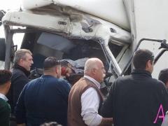 (محدث) بالصور- مصرع مواطن واصابة آخر في حادث سير مروع على طريق نابلس جنين