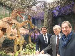 افتتاح متحف الديناصورات والحشرات العملاقة في قصر المؤتمرات