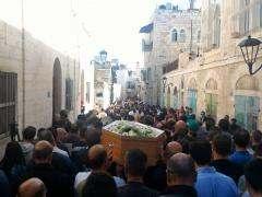 بالصور- جنازة الطفل فادي شطارة الذي توفي بشبهة الخطأ الطبي