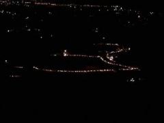 بالصور-مواطنون يغلقون الشارع الرئيسي في العبيدية شرق بيت لحم