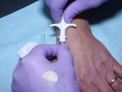 رقائق إلكترونية بأيادي الموظفين لدخول شركتهم