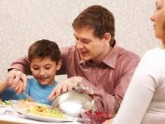علمي طفلك قواعد إتيكيت الطعام