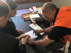 بالصور- بدء الإقتراع بانتخابات الهيئات المحلية بالضفة