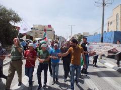 تظاهرة جماهيرية تضامناً مع الأسرى المضربين في سجون الاحتلال بمناسبة يوم العمال العالمي