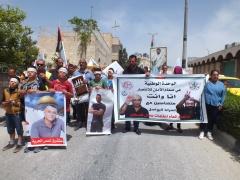 تظاهرة جماهيرية تضامناً مع الأسرى المضربين في سجون الاحتلال بمناسبة يوم العمال العالمي