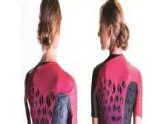 علماء يبتكرون بذلة تمتص الحرارة وتخلصك من الرطوبة