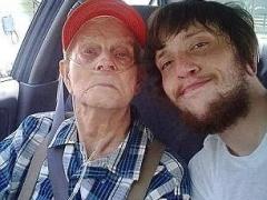 «شاهد» بعد إقدام زوجها على شنق نفسه .. قتلت والده والتقطت “سيلفي” مع جثته واتصلت بـ”داعش”!