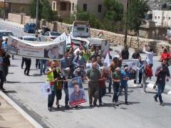 تظاهرة جماهيرية تضامناً مع الأسرى المضربين في سجون الاحتلال بمناسبة يوم العمال العالمي