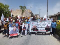 تظاهرة جماهيرية تضامناً مع الأسرى المضربين في سجون الاحتلال بمناسبة يوم العمال العالمي