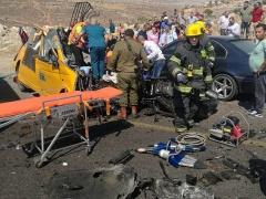 محدّث (صور وفيديو) - مصرع 6 مواطنين بينهم 4 أطفال في حادث سير مروع شرق رام الله