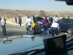 محدّث (صور وفيديو) - مصرع 6 مواطنين بينهم 4 أطفال في حادث سير مروع شرق رام الله