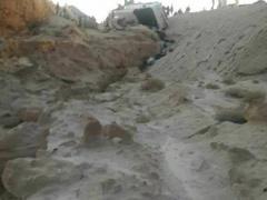 بالصور- مصرع 6 معتمرين أردنيين وإصابة 38 بانقلاب حافلة