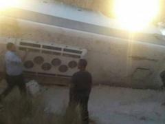 بالصور- مصرع 6 معتمرين أردنيين وإصابة 38 بانقلاب حافلة