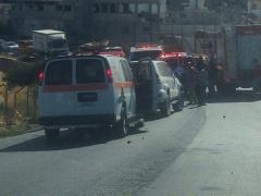 مستوطن يدهس مواطنة على مدخل العروب