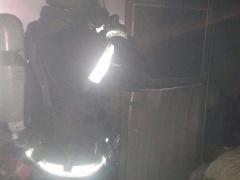 (صور) الدفاع المدني يخمد حريق منزل في بيت ساحور شرق بيت لحم