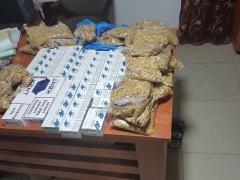 بالصور: المهربون يبتكرون طرق لتهريب الدخان والضابطة امسكتهم شاهد التفاصيل