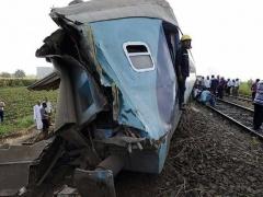 صور- (محدّث) ارتفاع عدد قتلى حادث اصطدام القطارين في الإسكندرية