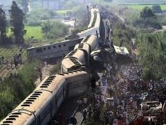 صور- (محدّث) ارتفاع عدد قتلى حادث اصطدام القطارين في الإسكندرية