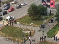 (محدّث) بالصور- إصابة 8 أشخاص في حادث طعن بسكين وسط مدينة سورغوت شرق روسيا