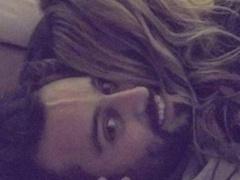 صورة جديدة لحبيبة سعد رمضان وهو يحضنها