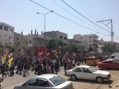 ألاف المواطنين في مخيم الدهيشة يشيعون جثمان الشهيد رائد الصالحي