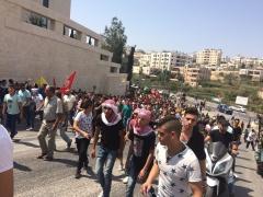 ألاف المواطنين في مخيم الدهيشة يشيعون جثمان الشهيد رائد الصالحي