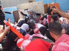 ألاف المواطنين في مخيم الدهيشة يشيعون جثمان الشهيد رائد الصالحي